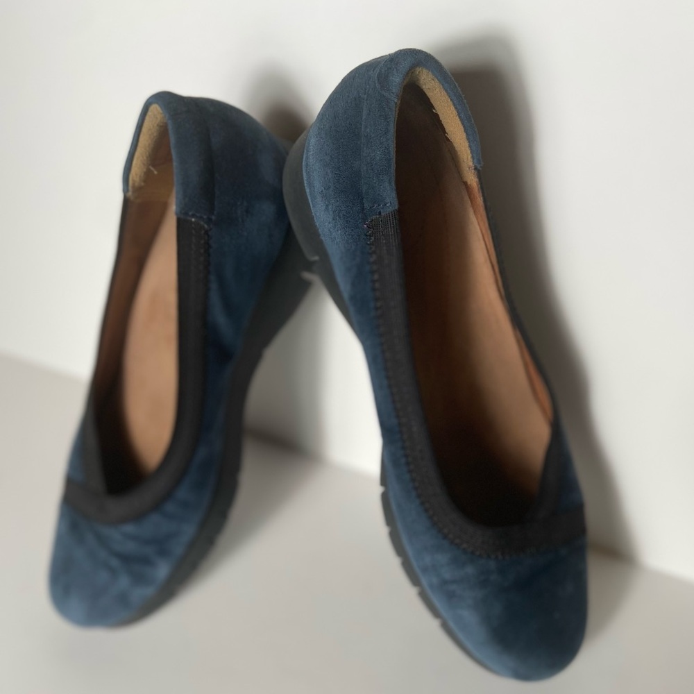 Clarks~Artisan~Daelyn Hill~Comfort~Navy Blue~Suede~Slip On Wedge~Loafer~Size 7 - Picture 2 of 13